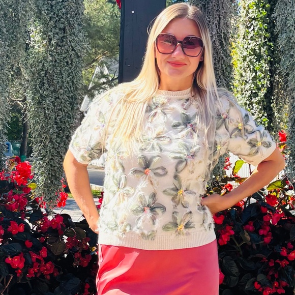 New 3D Floral Embellished Sweater Tee NWT - Picture 1 of 7